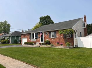 576 Center Briarwood Ave, West Islip, NY 11795