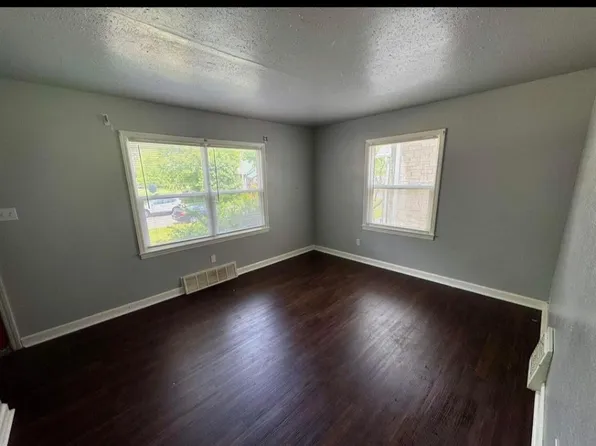 3223 W Fairmount Ave, Milwaukee, WI 53209