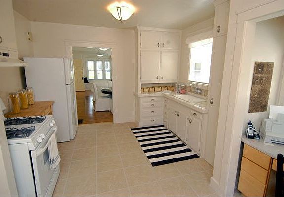 Classic Eat-In Kitchen plus Office Nook