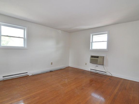 4th image of 36 Essex St APT 8