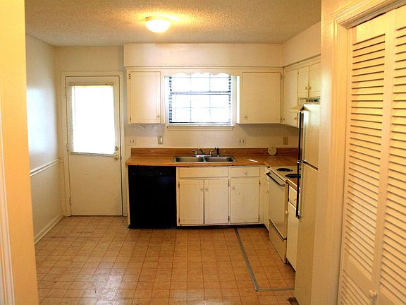 3rd image of 3034 Mossdale Dr