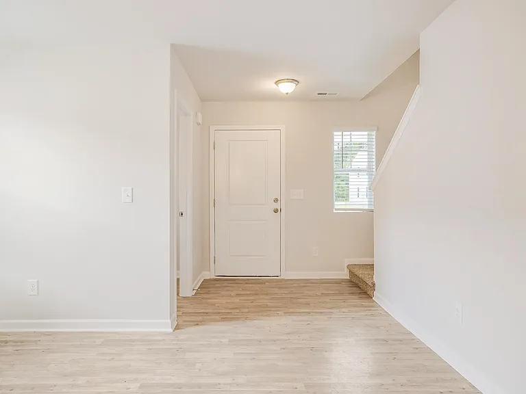 816 Conductor Ct — Photo 6