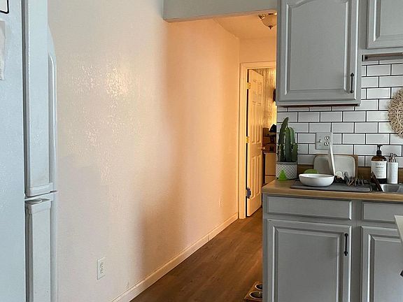 Hallway to bathroom and bedroom