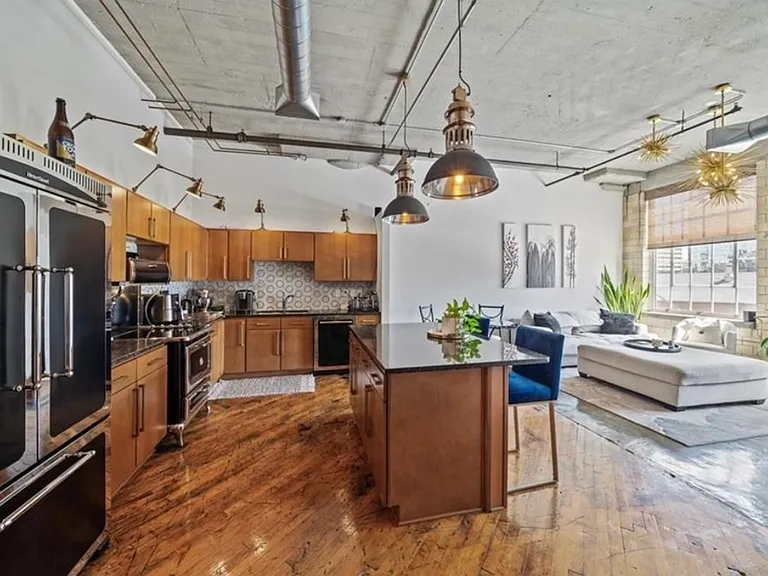 2029 Wyandotte St #202 — Photo 4