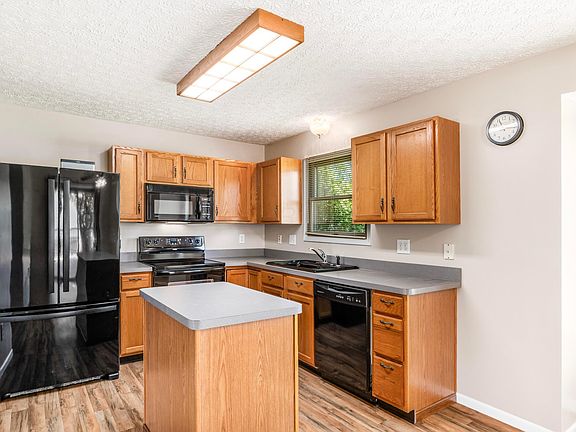 4th image of 1193 Green Meadow Ave