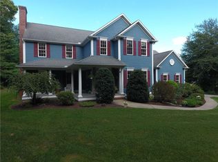 128 Sugarbush Trl, Saunderstown, RI 02874