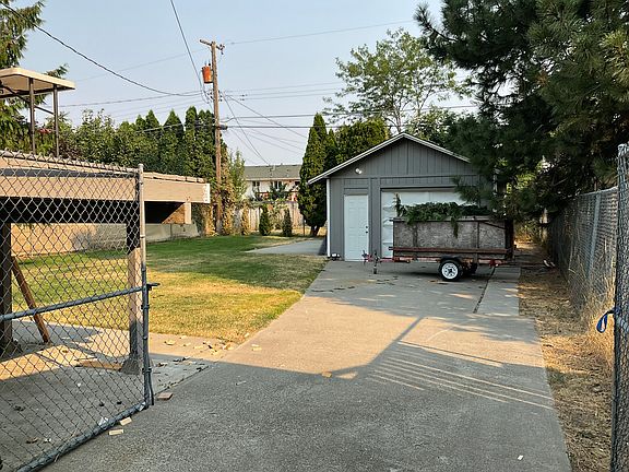 3rd image of 3217 E 33rd Ave