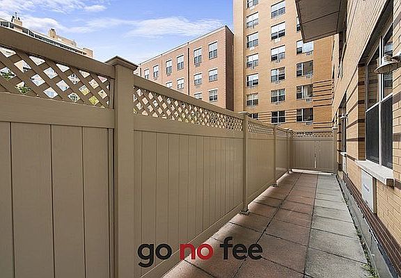 4th image of 444 Manhattan Ave APT 1P