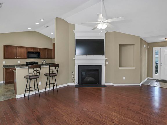 3rd image of 684 Cornerstone Cir