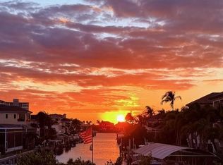 10002 Vanderbilt DR, NAPLES, FL 34108