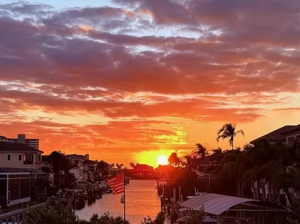 10002 Vanderbilt DR, NAPLES, FL 34108