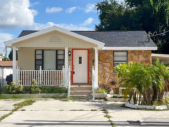 Beautiful and homey fully renovated home in the heart of West Tampa