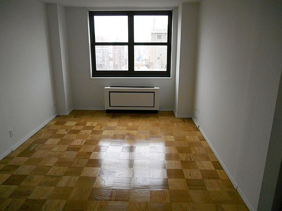 3rd image of 200 E 72nd St APT 32L
