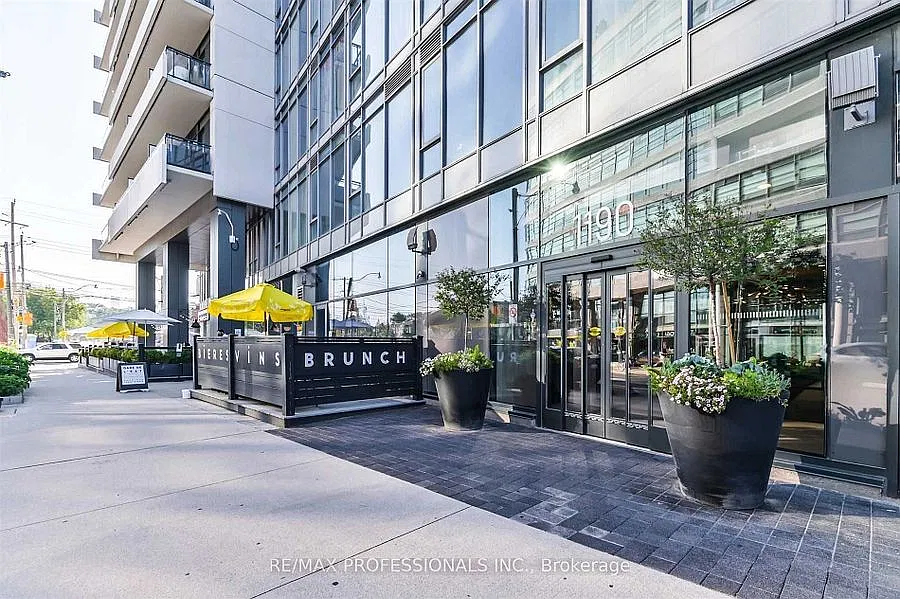 1190 Dundas (The Carlaw) — Photo 2