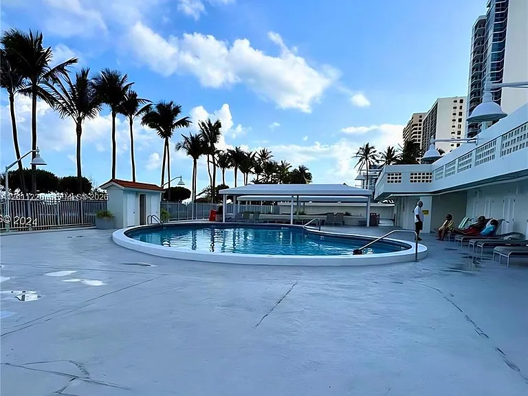 2899 Collins Ave #905 — Photo 17