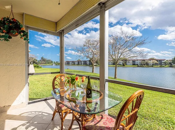 9500 N Hollybrook Lake Dr APT 102, Pembroke Pines, FL 33025