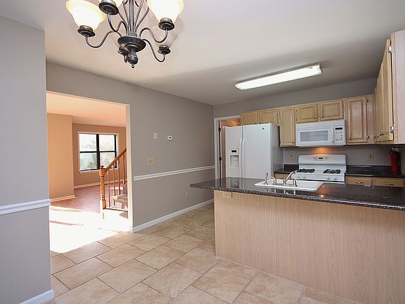 3rd image of 43 Aldo Ct