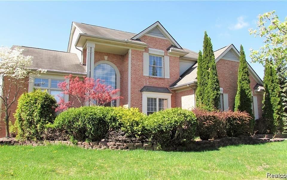 1st image of 45443 Glengarry Blvd