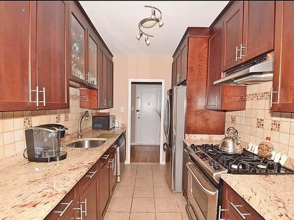 2nd image of 162-01 Powells Cove Blvd APT 4T
