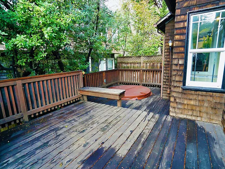 2836 Derby St — Photo 37