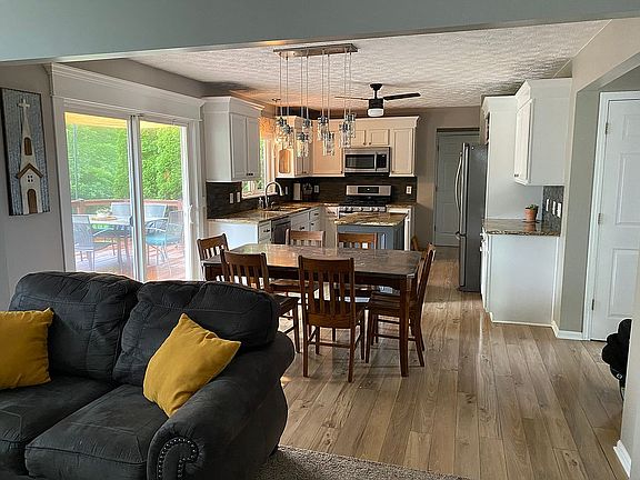 3rd image of 3566 Trailview Ct