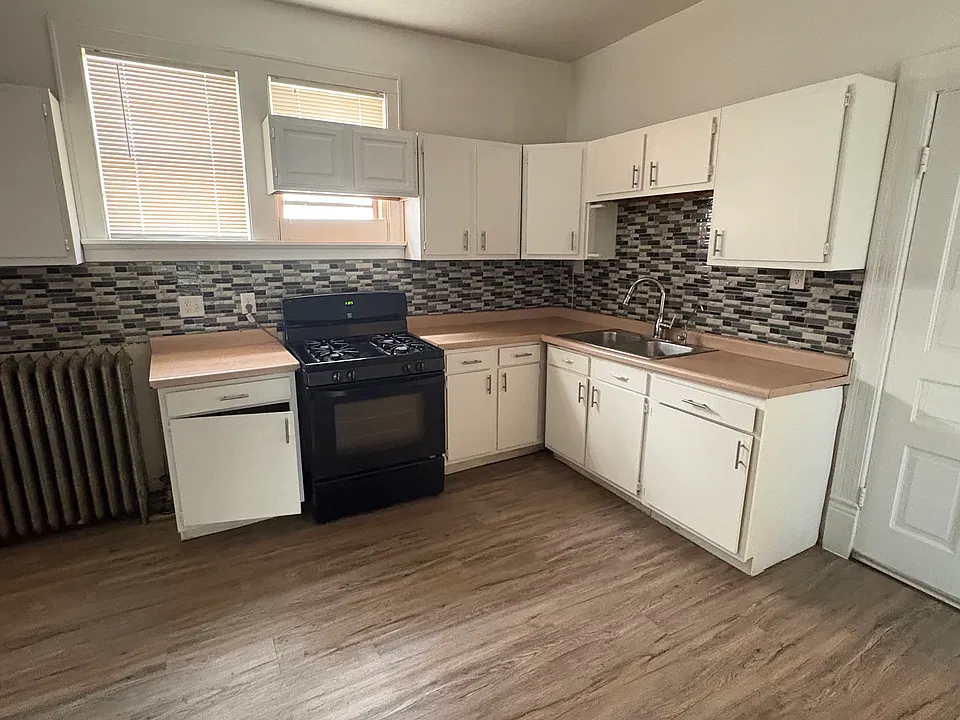 Large eat in kitchen