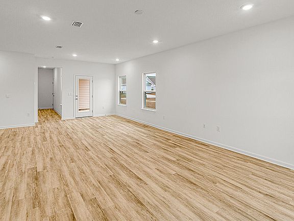 3rd image of 51 Woodsorrel St