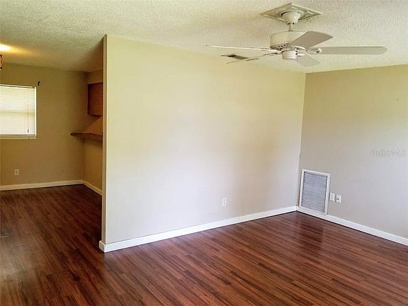 3rd image of 1504 Essex Dr
