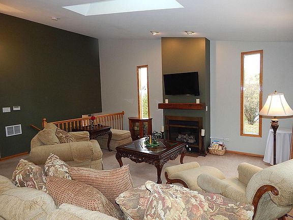 3rd image of 215 Lorien Ct