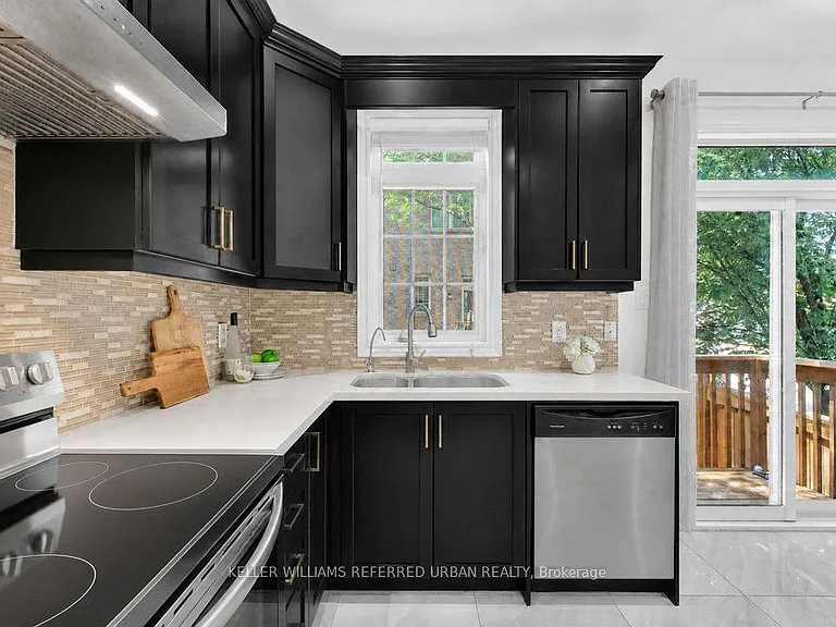 233 Finch Ave E — Photo 11