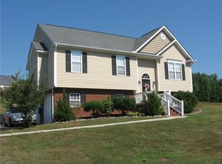 6960 Rangecrest Rd, Belews Creek, NC 27009
