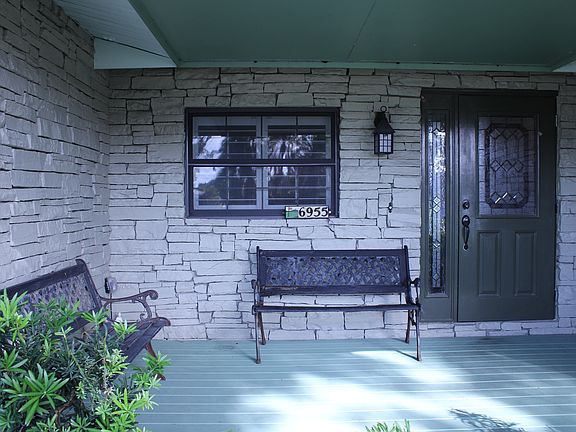 Front Porch w/ Sitting Area