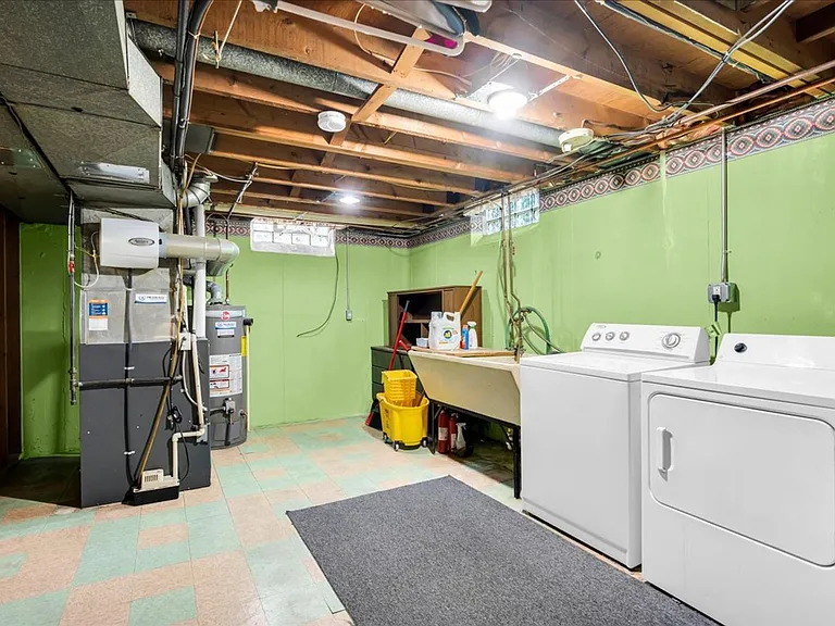 1554 Cynthia Ave — Photo 21