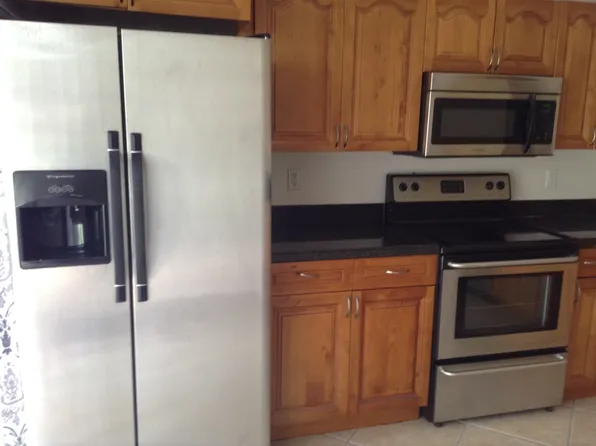 20861 NW 3rd Ln, Pembroke Pines, FL 33029