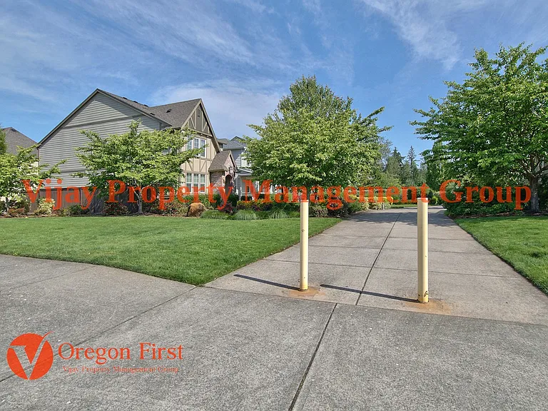 410 SW Basilone Ter — Photo 36
