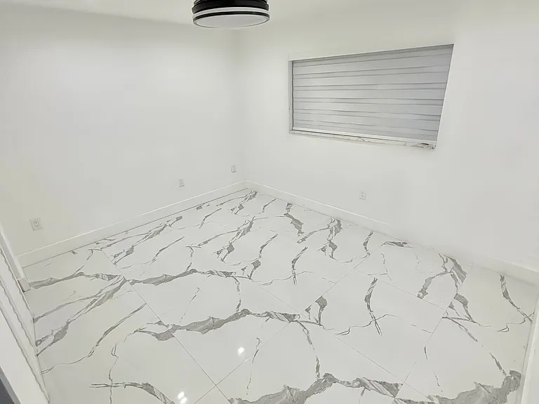 1100 W 35th St #4 — Photo 3