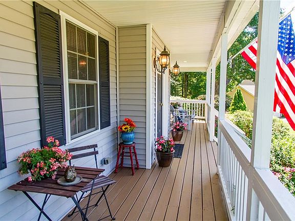 3rd image of 35 Ledge Wood Ln