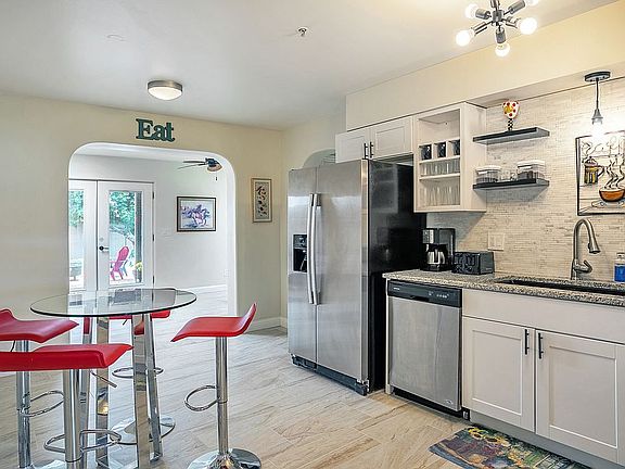 3rd image of 8415 E Clarendon Ave