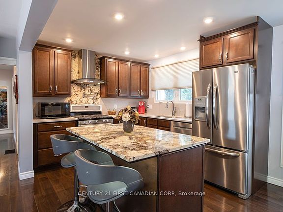 5th image of 252 Rapley St
