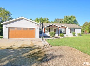 705 S Main St, Athens, IL 62613