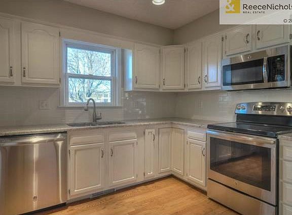 Fabulous kitchen renovation includes - new appliances, new grani