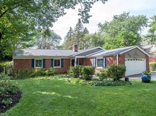 419 Park Ln, Lake Bluff, IL 60044