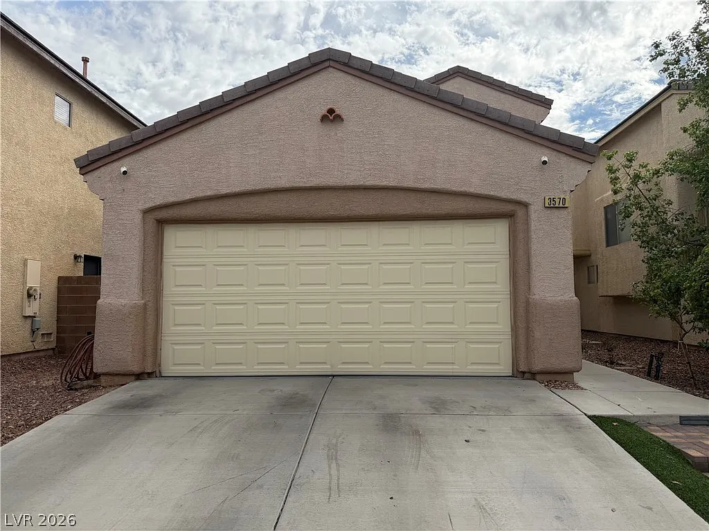 4 bed, 3.0 bath, 1802 sqft, $2,350 — Photo 3