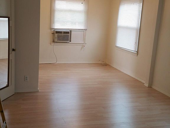 3rd image of 1203 Mariposa St #1/2