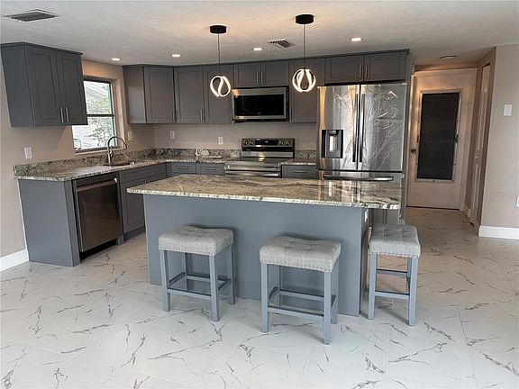 3rd image of 10015 Salix Ln