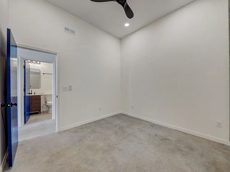 2327 Texas Ave — Photo 24