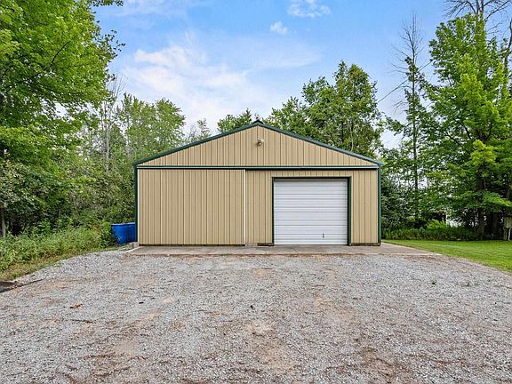 3rd image of 245 Bay Rd