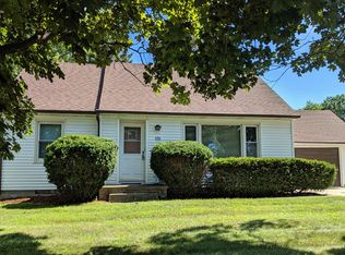 766 Summit Ave, Oconomowoc, WI 53066