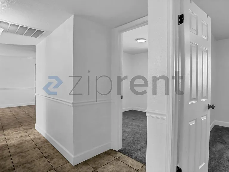 11103 S 11th Ave — Photo 19