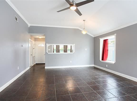 4th image of 1933 Gladstone Dr